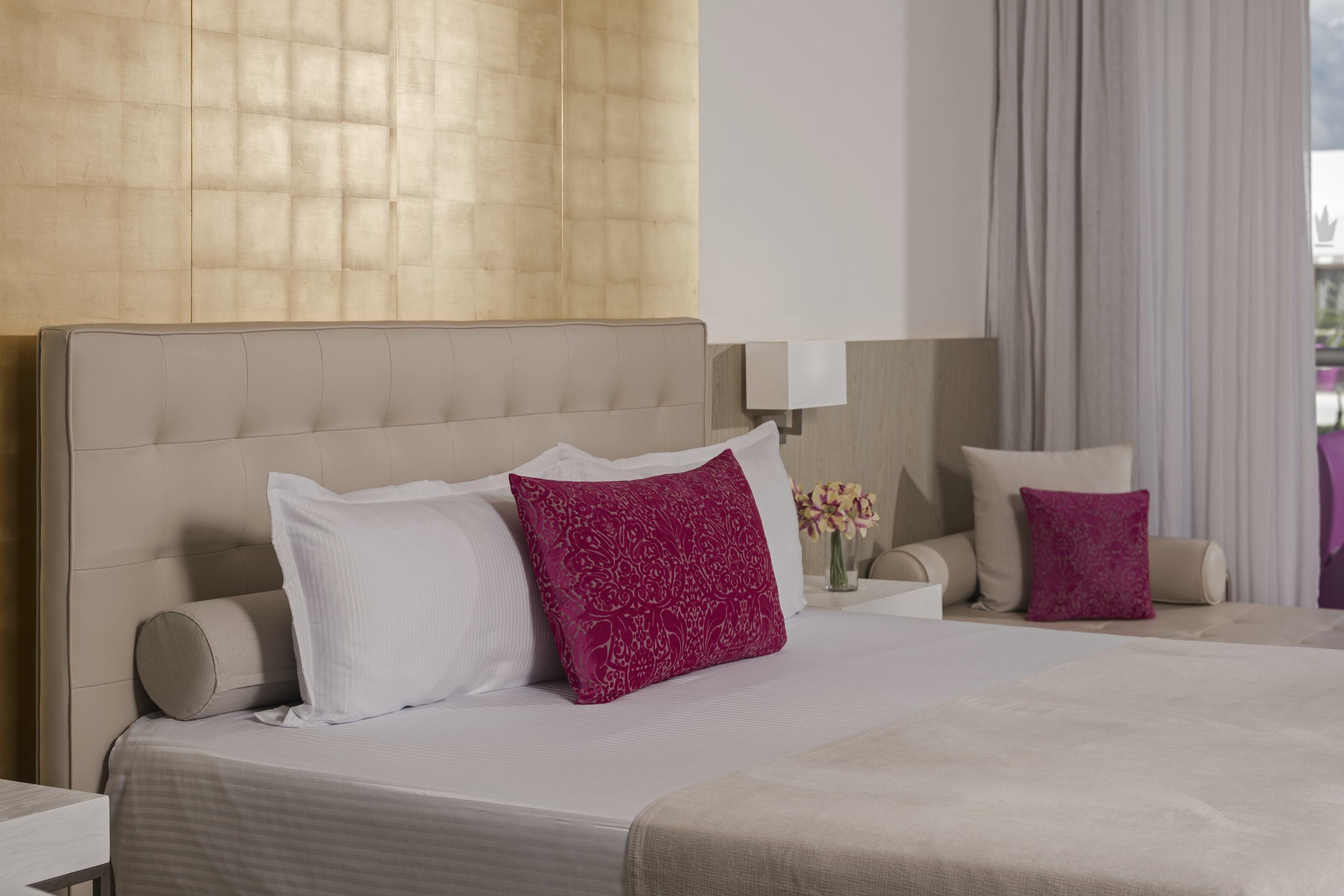 Platinum Yucatan Princess Adults Only Плая дел Кармен Екстериор снимка A bed with cushions