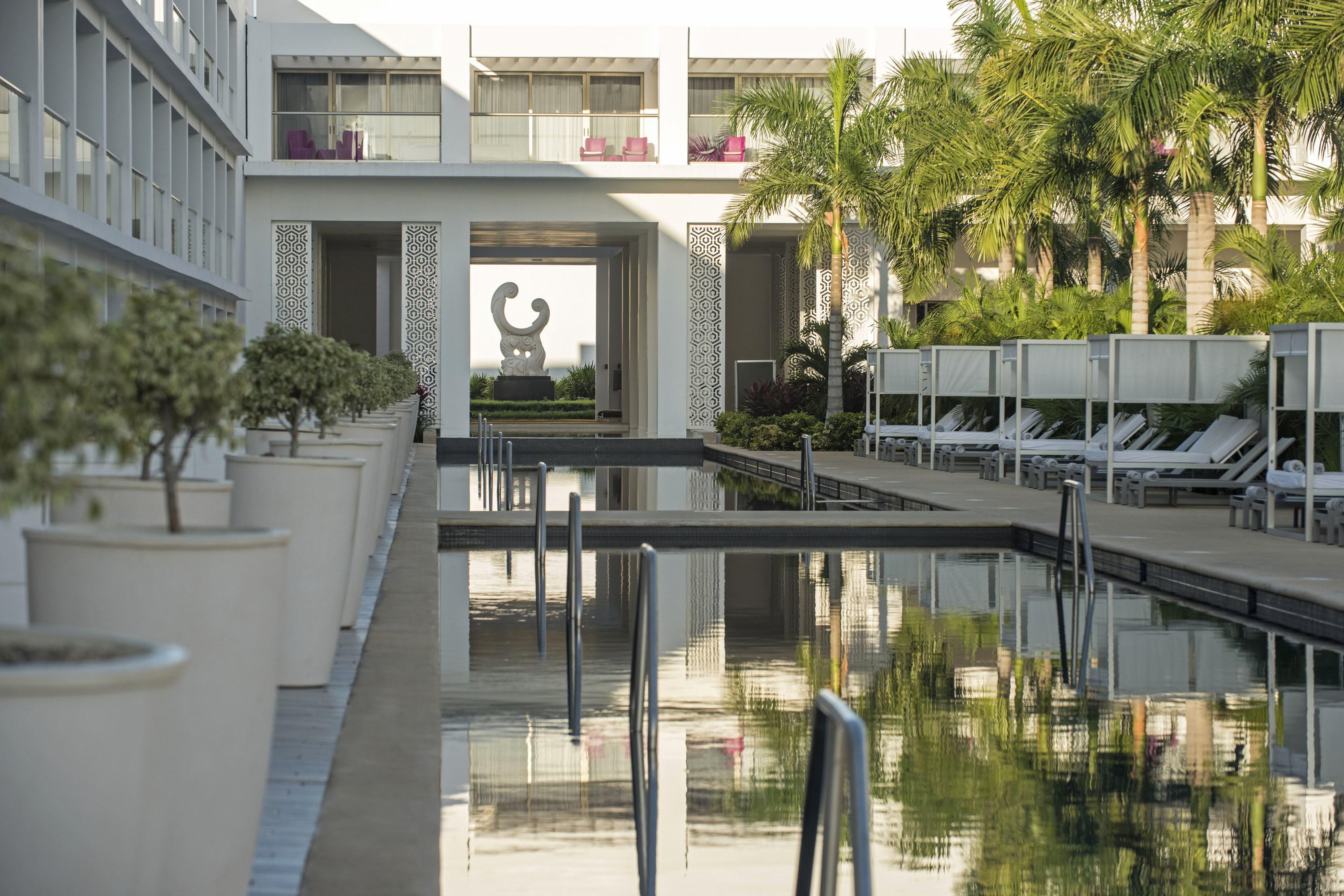 Platinum Yucatan Princess Adults Only Плая дел Кармен Екстериор снимка The hotel's pool