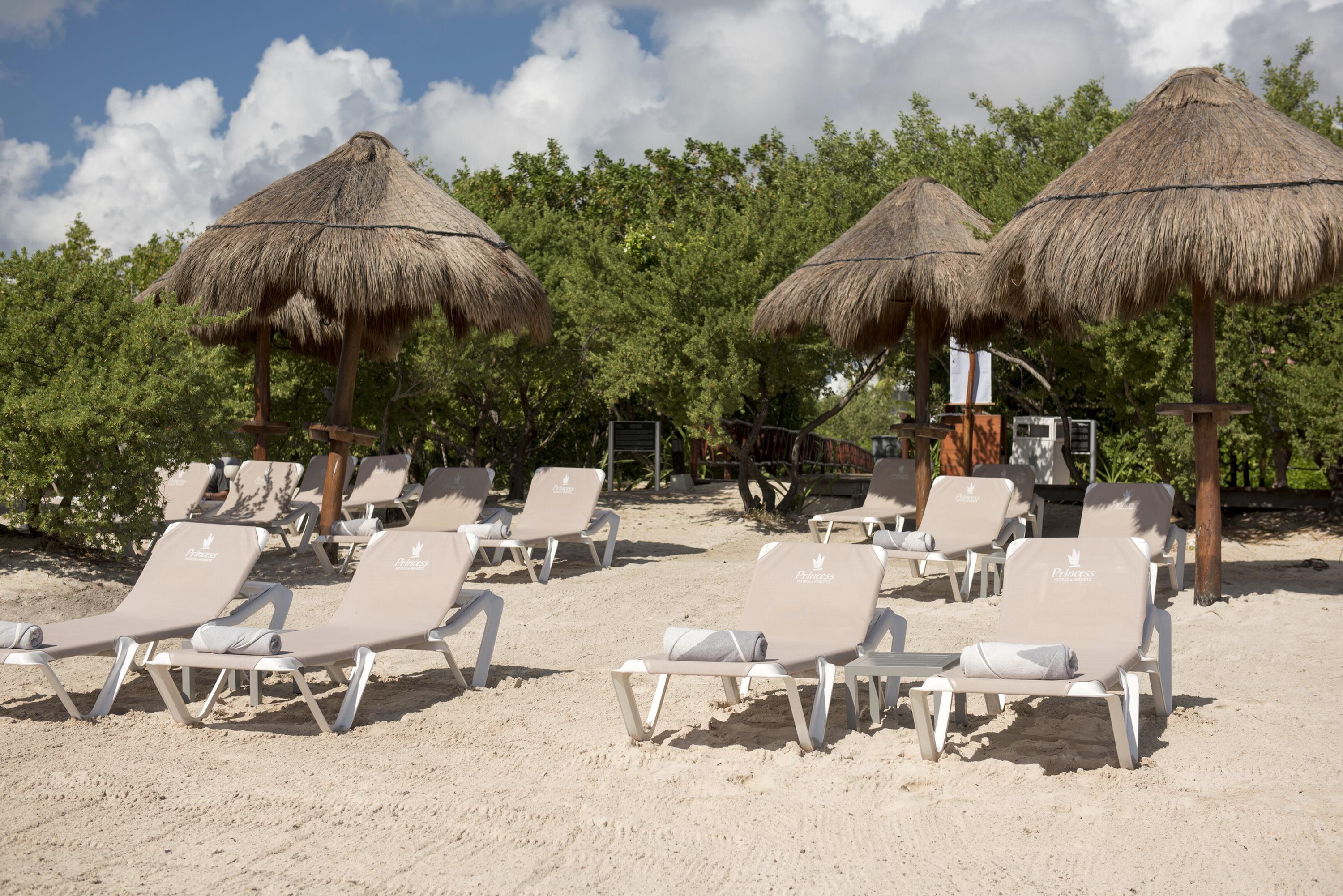 Platinum Yucatan Princess Adults Only Плая дел Кармен Екстериор снимка Beach at the Grand Palladium Hotel