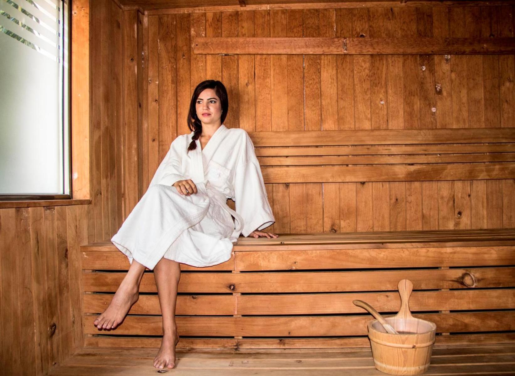 Platinum Yucatan Princess Adults Only Плая дел Кармен Екстериор снимка A woman in a sauna