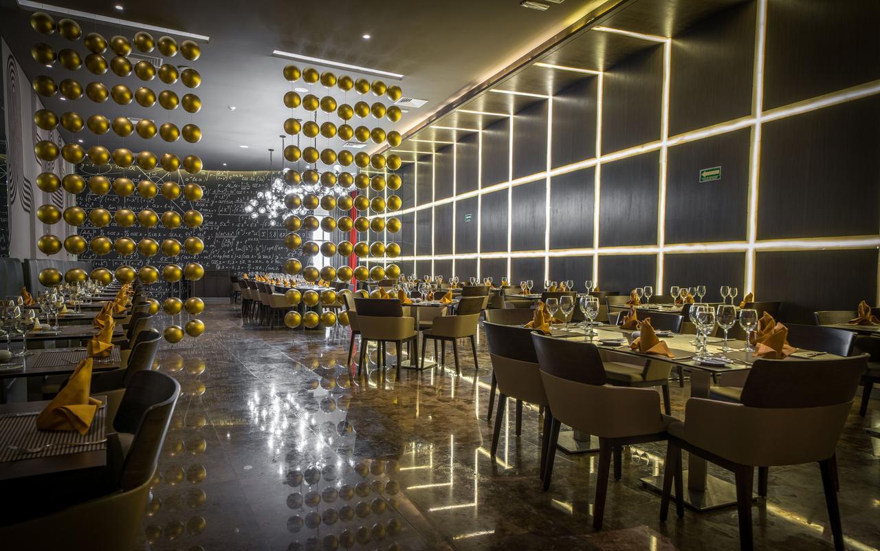 Platinum Yucatan Princess Adults Only Плая дел Кармен Екстериор снимка The interior of the restaurant